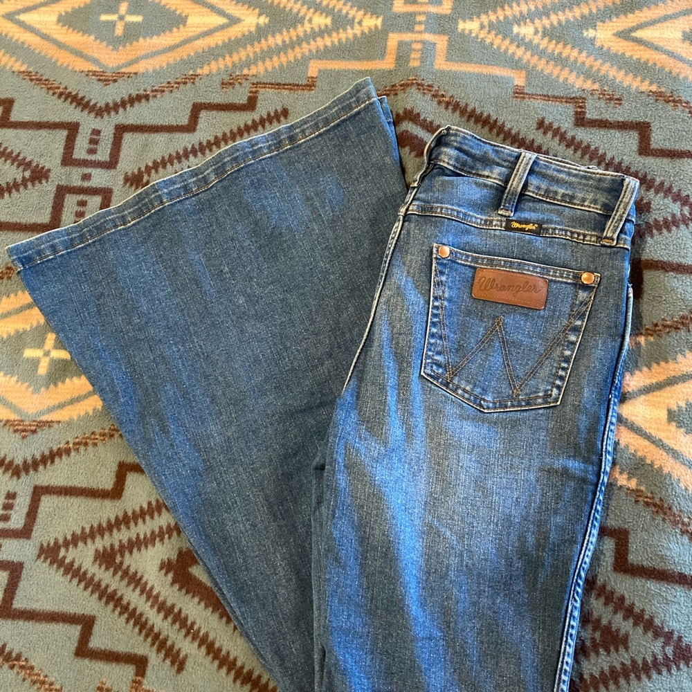 Wrangler Retro Collection Trumpet Flares